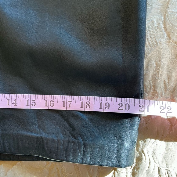 Women’s black leather skirt. 32 inches waist line - Picture 11 of 12